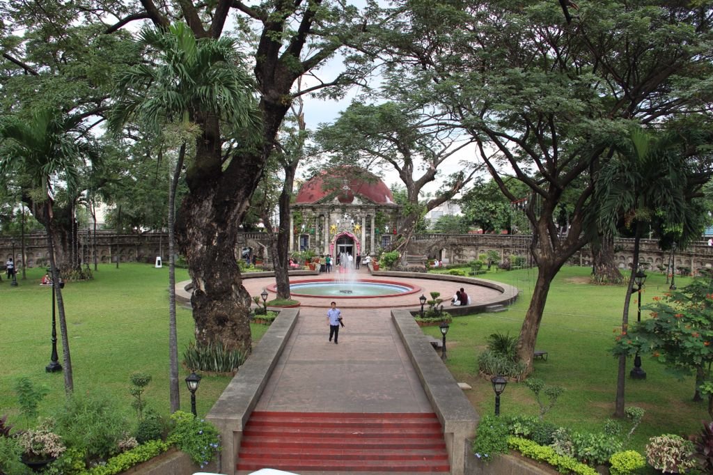 Interacting with quiet urban spaces helps lower chronic anxiety and improves psychological well-being without requiring travel outside the city.
